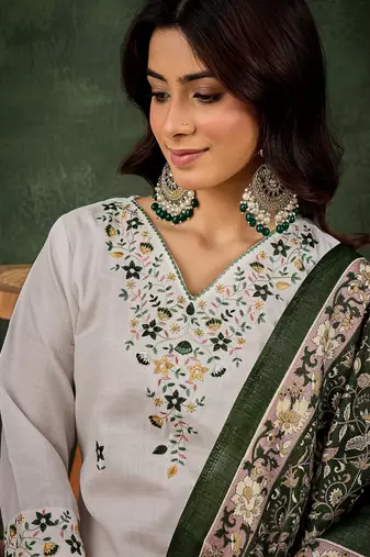White women kurta pant dupatta set