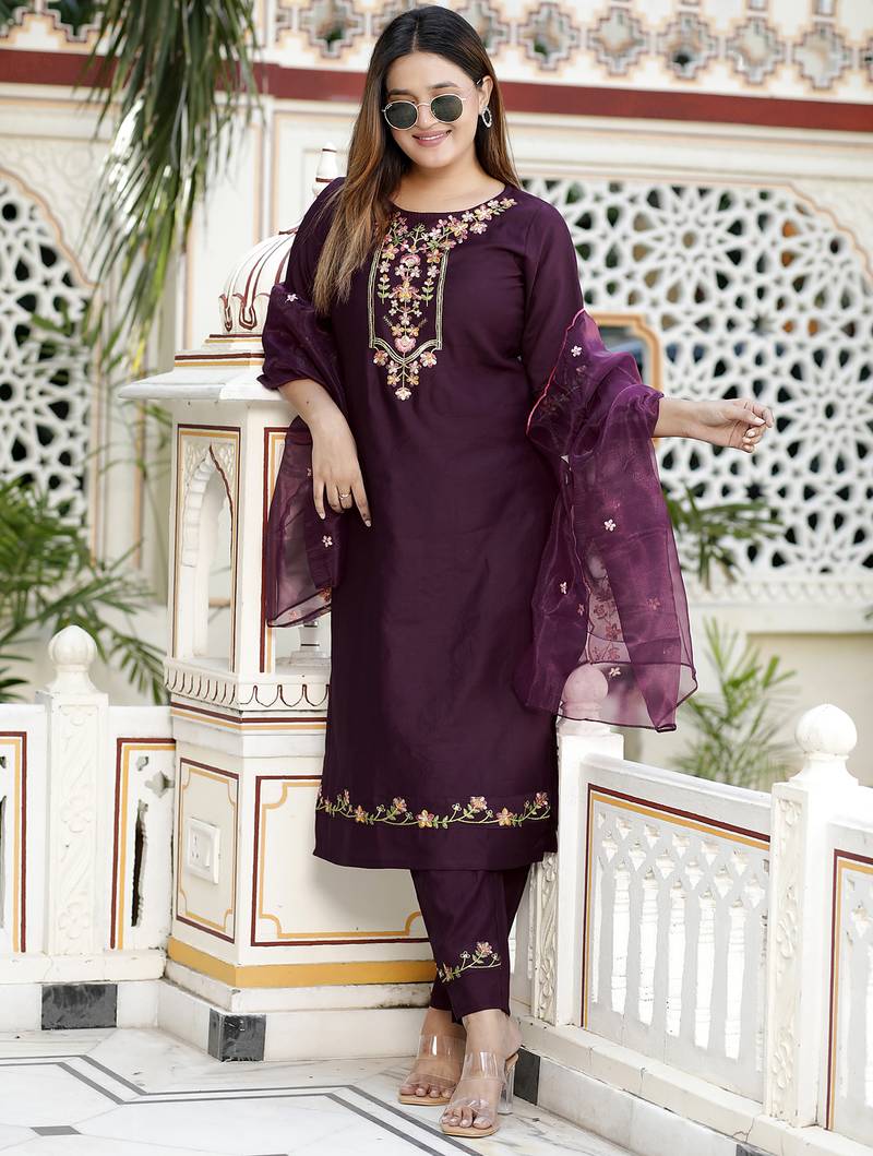 Purple women kurta pant dupatta set