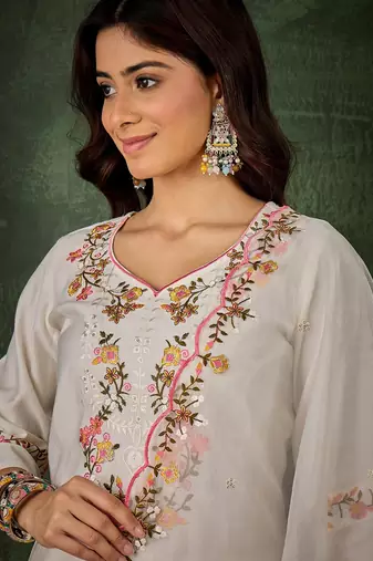White women kurta pant dupatta set