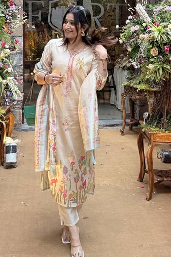 Beige women kurta pant dupatta set