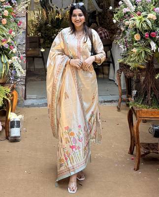 Beige women kurta pant dupatta set 2