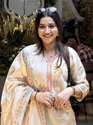 Beige women kurta pant dupatta set 4