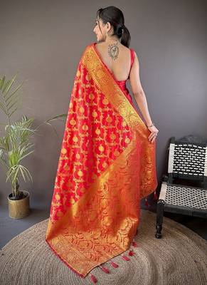 red color banarasi soft art silk blend zari woven saree 4