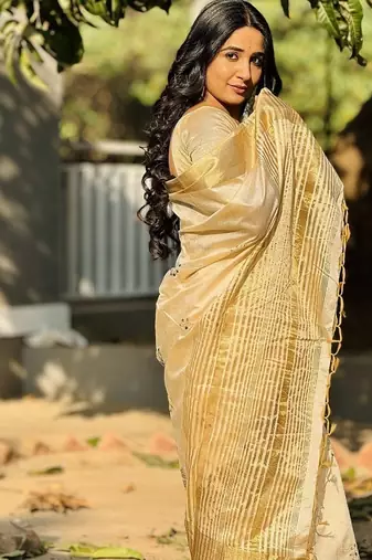 off-white color tussar art silk blend weaving zari border & kalamkari embroidered saree