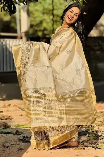 off-white color tussar art silk blend weaving zari border & kalamkari embroidered saree