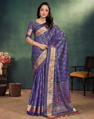 Navy blue jacquard silk kurta payjama koti & saree couple set 3