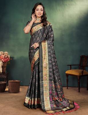 Black jacquard silk kurta payjama koti & saree couple set 3