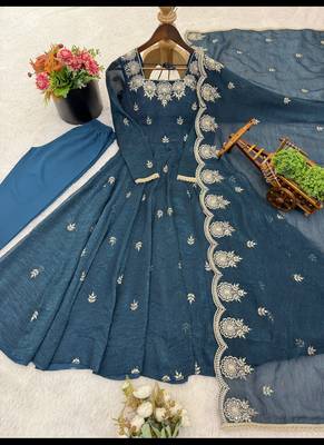 teal blue organza blend embroidered anarkali set 4