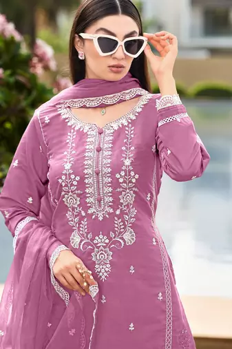 Pink color smart and desirable blended fabric salwar kameez
