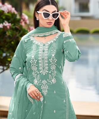 Green color smart and desirable blended fabric salwar kameez 2