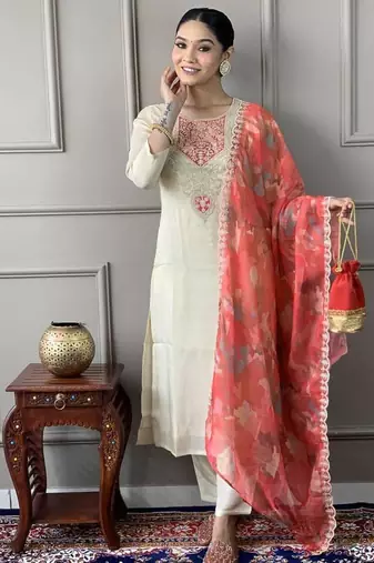 Cream Gold Chanderi Silk Embroidered Kurta Set With Pant & Printed Silk Dupatta