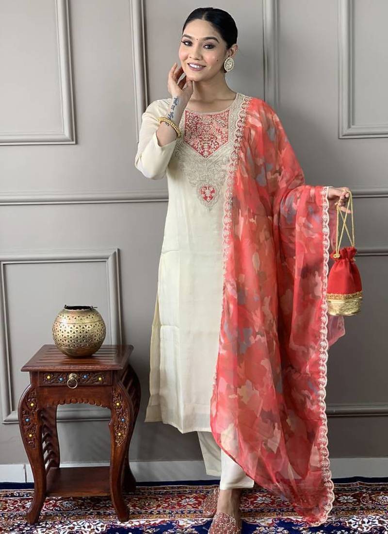 Cream Gold Chanderi Silk Embroidered Kurta Set With Pant & Printed Silk Dupatta