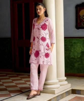 Pink color beautiful chinon embroidered kurta set 4