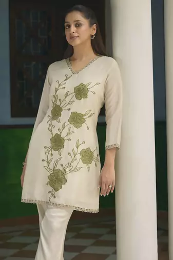 Pista color beautiful chinon embroidered kurta set