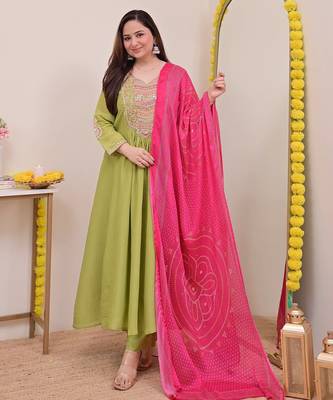 Green chinon beautiful graceful ceremonial kurta set 1
