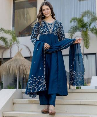 Blue vichitra silk beautiful graceful ceremonial kurta set 5