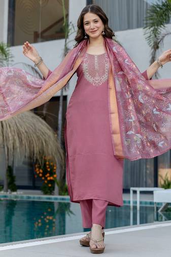 Mouve chanderi fabric beautiful graceful ceremonial kurta set