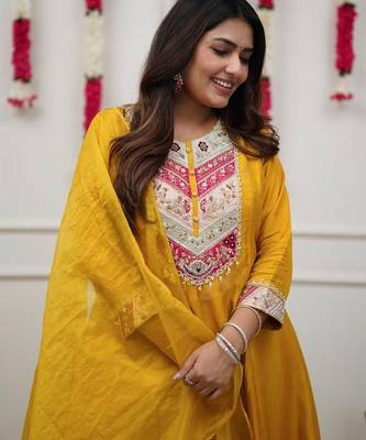 Yellow chanderi beautiful graceful ceremonial kurta set 3
