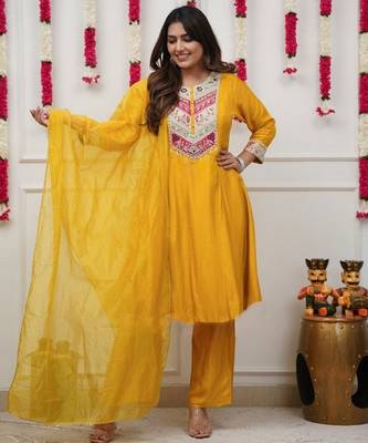 Yellow chanderi beautiful graceful ceremonial kurta set 4