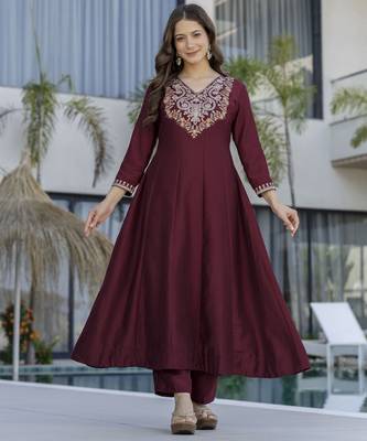 Maroon chinon beautiful graceful ceremonial kurta set 4