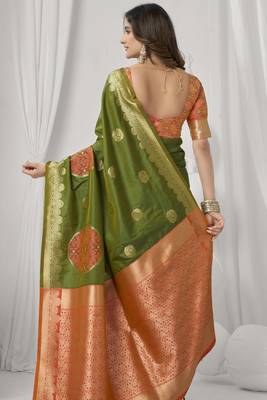Mehendi soft silk blend saree with elegant fancy pom-pom pallu 3
