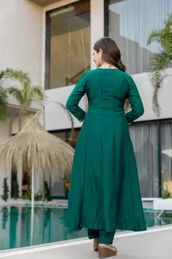 Rama chinon beautiful graceful ceremonial kurta set