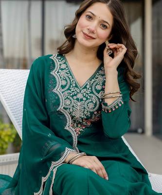 Rama chinon beautiful graceful ceremonial kurta set 3