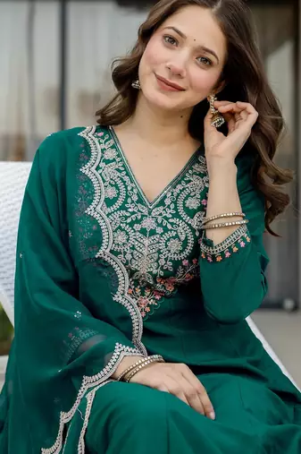 Rama chinon beautiful graceful ceremonial kurta set