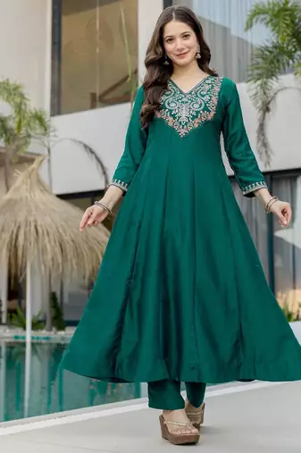 Rama chinon beautiful graceful ceremonial kurta set