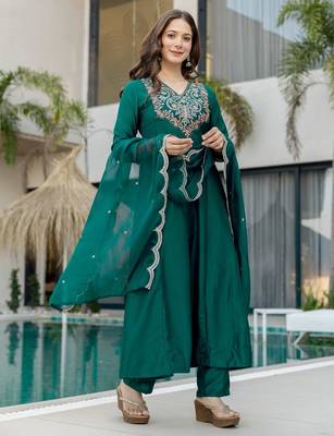 Rama chinon beautiful graceful ceremonial kurta set 5