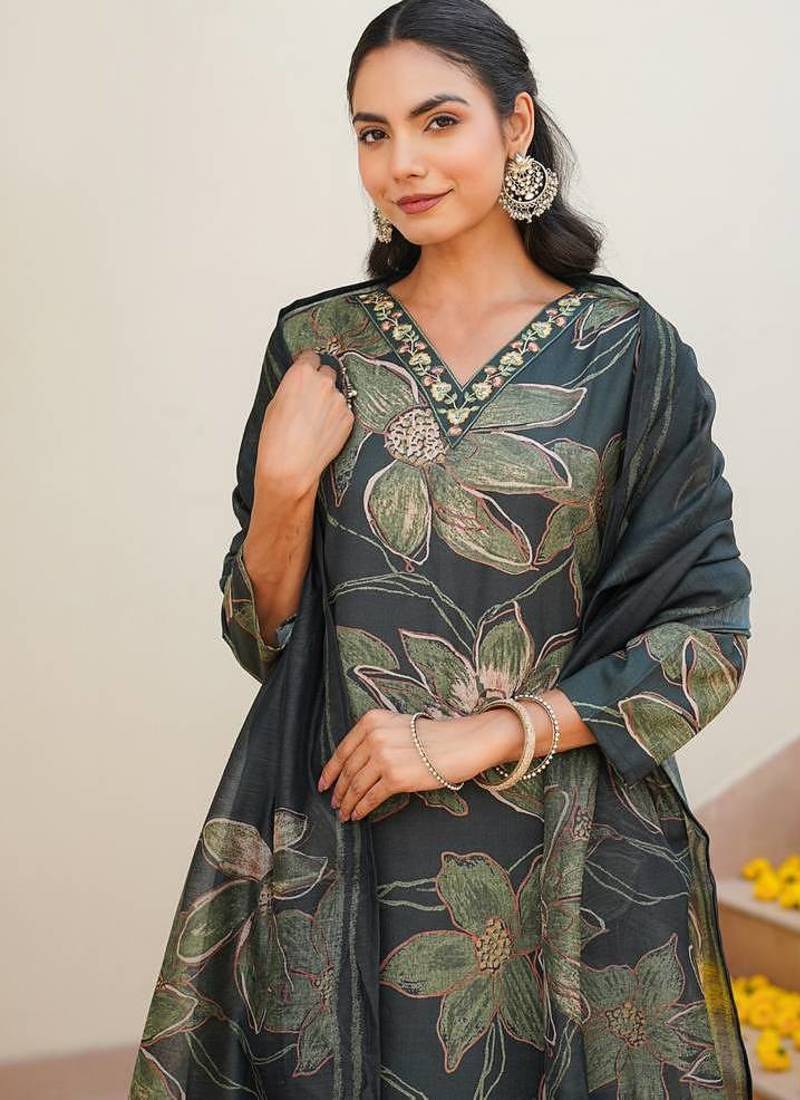 Women Green Rayon Blend Floral Printed Straight Kurta Trouser With Dupatta