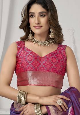 Magenta soft silk blend saree with elegant fancy pom-pom pallu 3