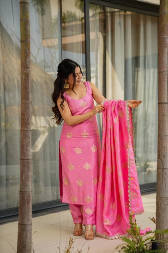 Pink color beautiful readymade dress on chanderi fabric for graceful girlie looks