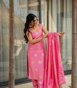 Pink color beautiful readymade dress on chanderi fabric for graceful girlie looks