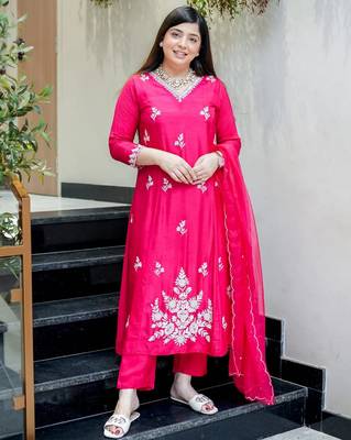 Pink color beautiful readymade dress on muslin for graceful looks 2