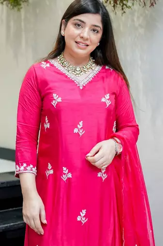 Pink color beautiful readymade dress on muslin for graceful looks