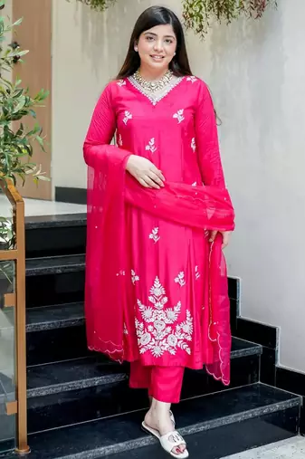 Pink color beautiful readymade dress on muslin for graceful looks