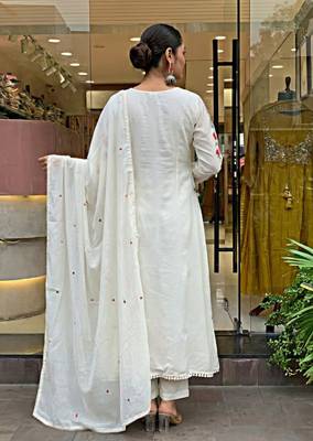 Off white color beautiful partywear kurta set with dupatta for stylish looks 2