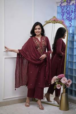 Maroon color beautiful partywear kurta set with dupatta for stylish looks 4