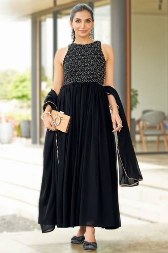 elegant georgette sleeveless gown with crepe inner