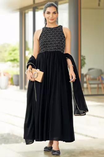 elegant georgette sleeveless gown with crepe inner