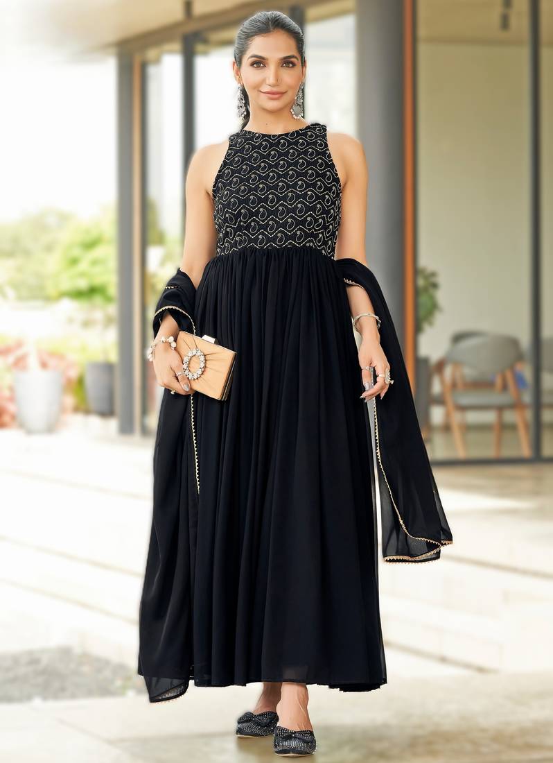 elegant georgette sleeveless gown with crepe inner
