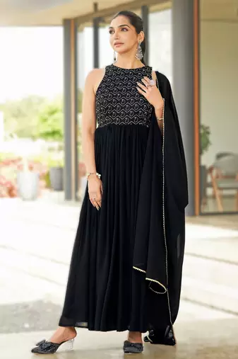 elegant georgette sleeveless gown with crepe inner