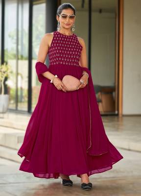 elegant georgette sleeveless gown with crepe inner 1