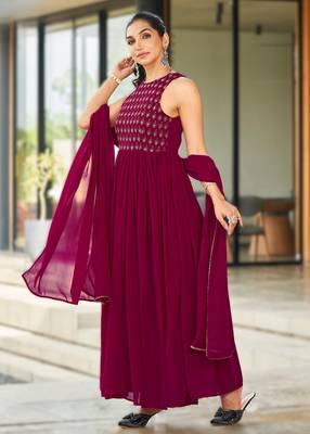 elegant georgette sleeveless gown with crepe inner 3