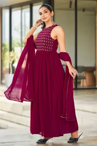 elegant georgette sleeveless gown with crepe inner