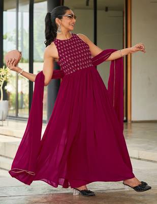 elegant georgette sleeveless gown with crepe inner 4