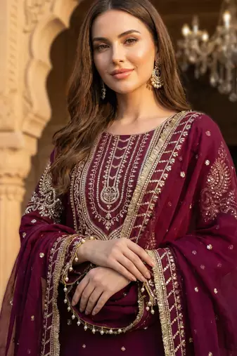 elegant georgette sleeveless gown with crepe inner