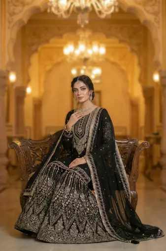 elegant georgette sleeveless gown with crepe inner
