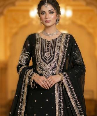 elegant georgette sleeveless gown with crepe inner 3